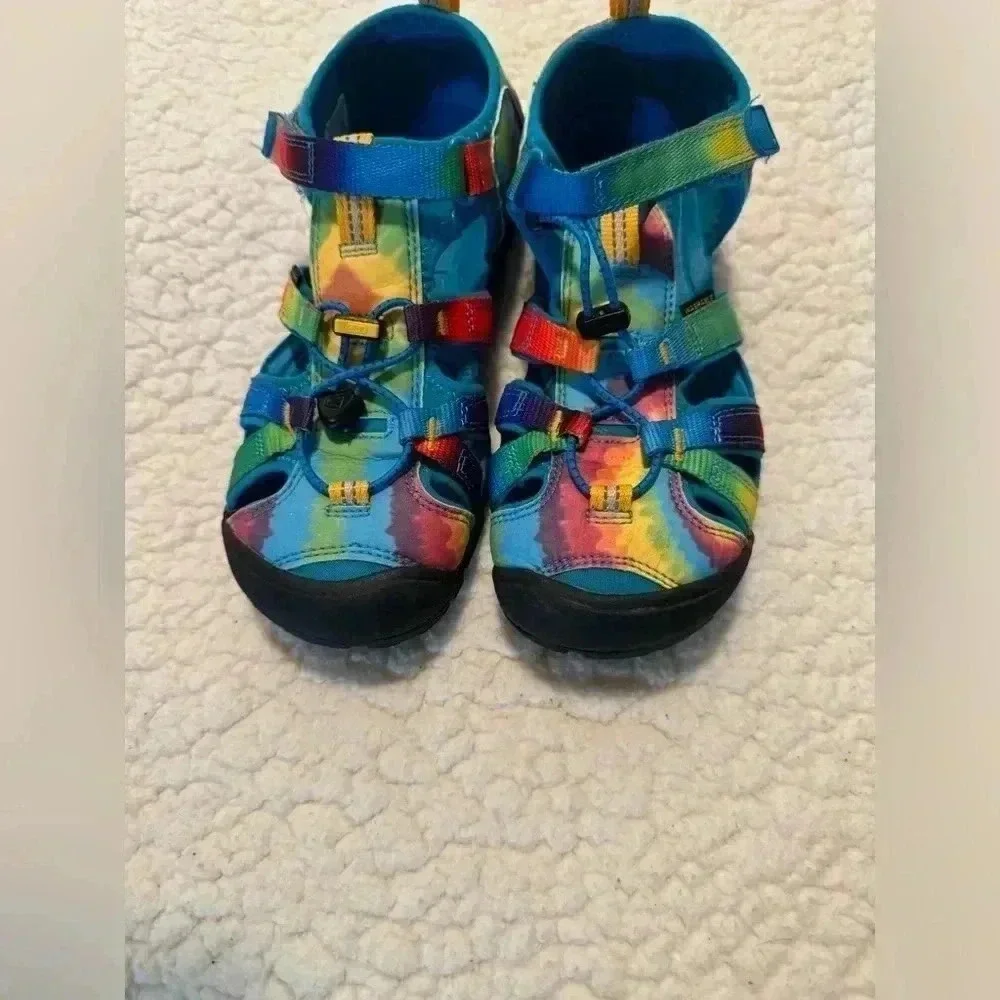 Tie dye Keen sandals 🌈 Size 5